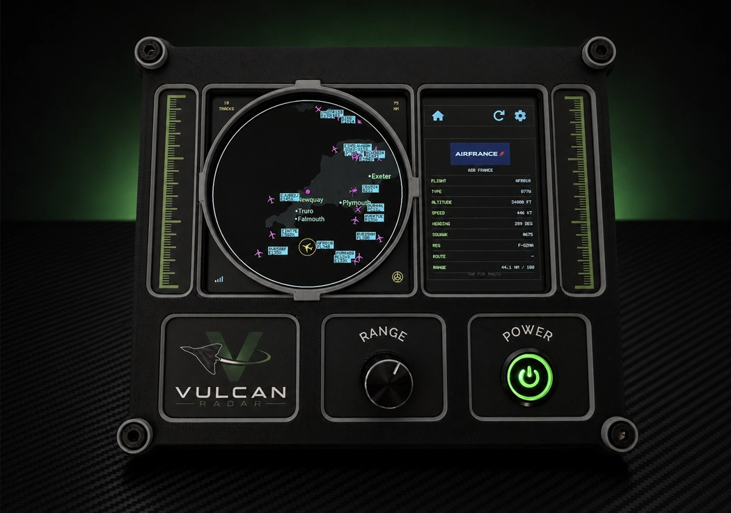 Vulcan Radar slått på med live radardisplay og grønn strømknapp