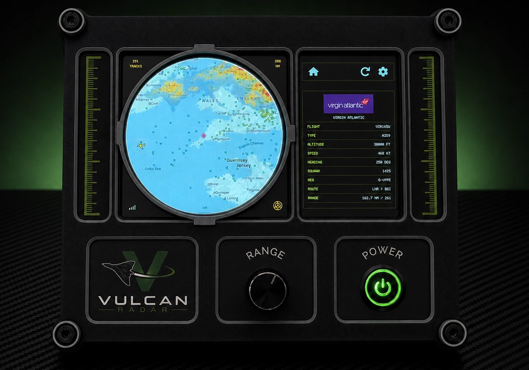 Vulcan Desktop Radar med nedbør over Storbritannia og en valgt flyging i sidepanelet